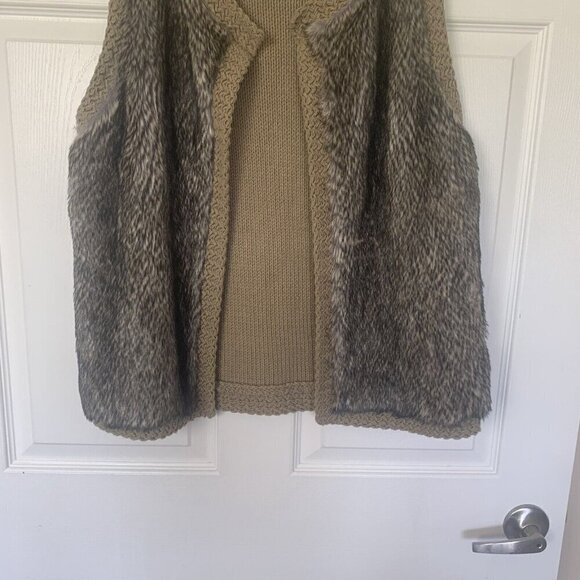 Ann Taylor Womens Sweater Vest Size Medium Knitted Brown Faux Fur Open Front - Picture 3 of 8